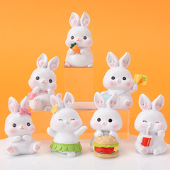 萌えアニメのウサギの子供の誕生日ケーキの装飾品が可愛いです。