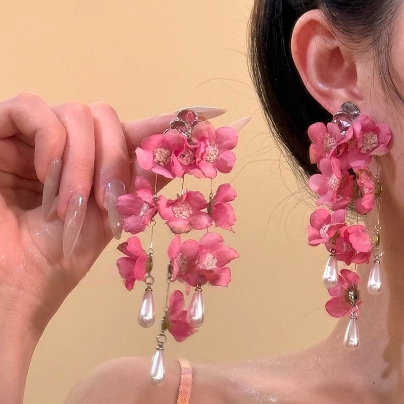 Atmospheric fashionable elegant fuchsia universal earrings with…