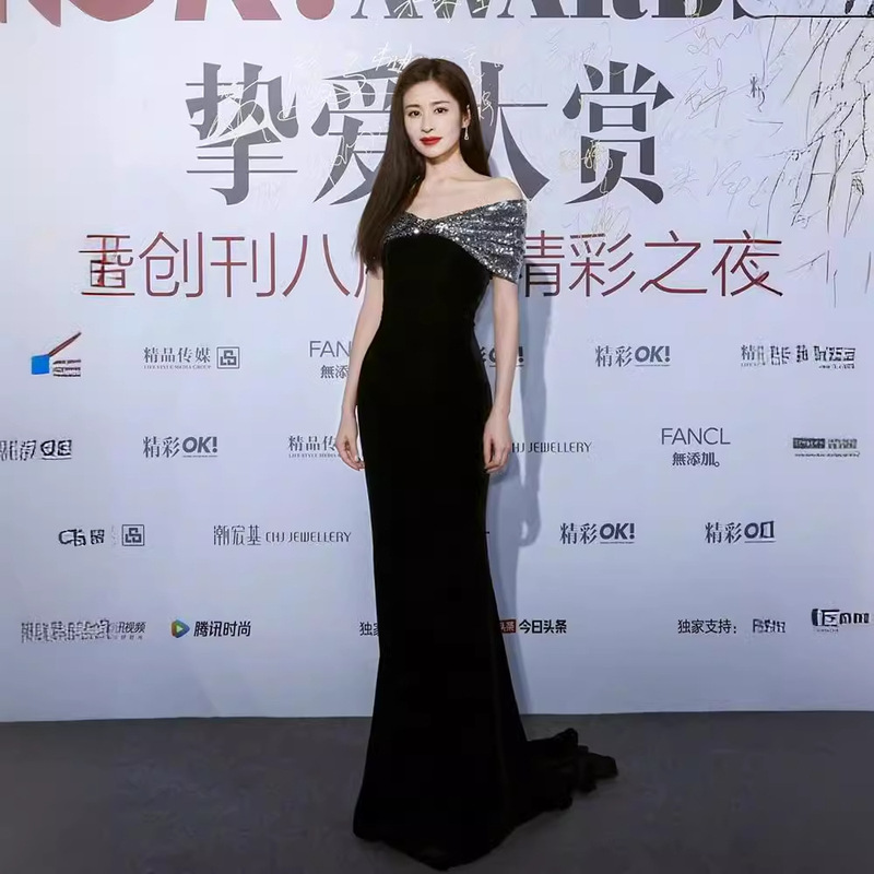 Black Evening Dress 2026 New Style Velvet Sequin Off-Shoulder Host Gown with an Elegant and High-End Feel for Graduation and Adult Ceremony