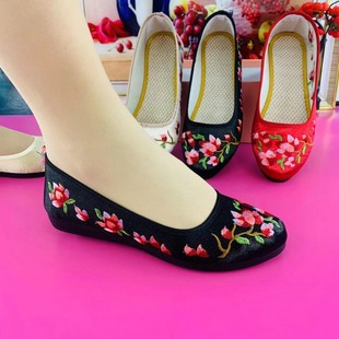 Square Dance Embroidered Shoes Old Beijing Cloth Shoes Women's Shoes 2024 New Summer Cloth Shoes Women's Breathable Han Dynasty Flats Shoes