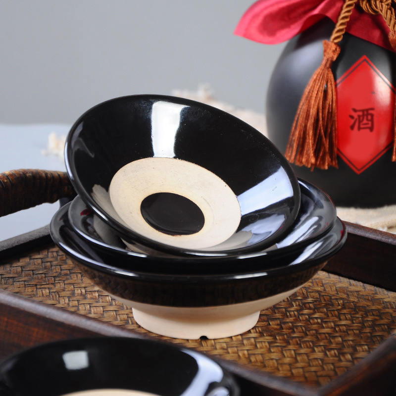 酒碗は昔の陶磁器の黒碗に似せています。|undefined