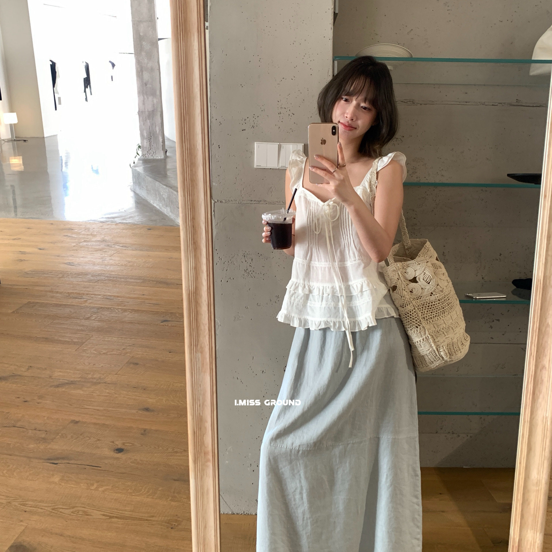 Áo hai dây nữ chất liệu tencel phối ren bèo nhún cổ điều chỉnh dây — màu trắng, Hạnh nhân