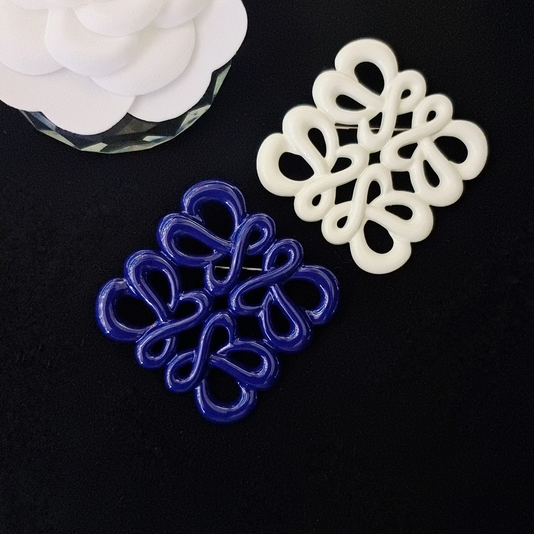 High quality Luo Yiwei brooch enamel color temperament all-match sweater color matching coat scarf collar pin alloy material