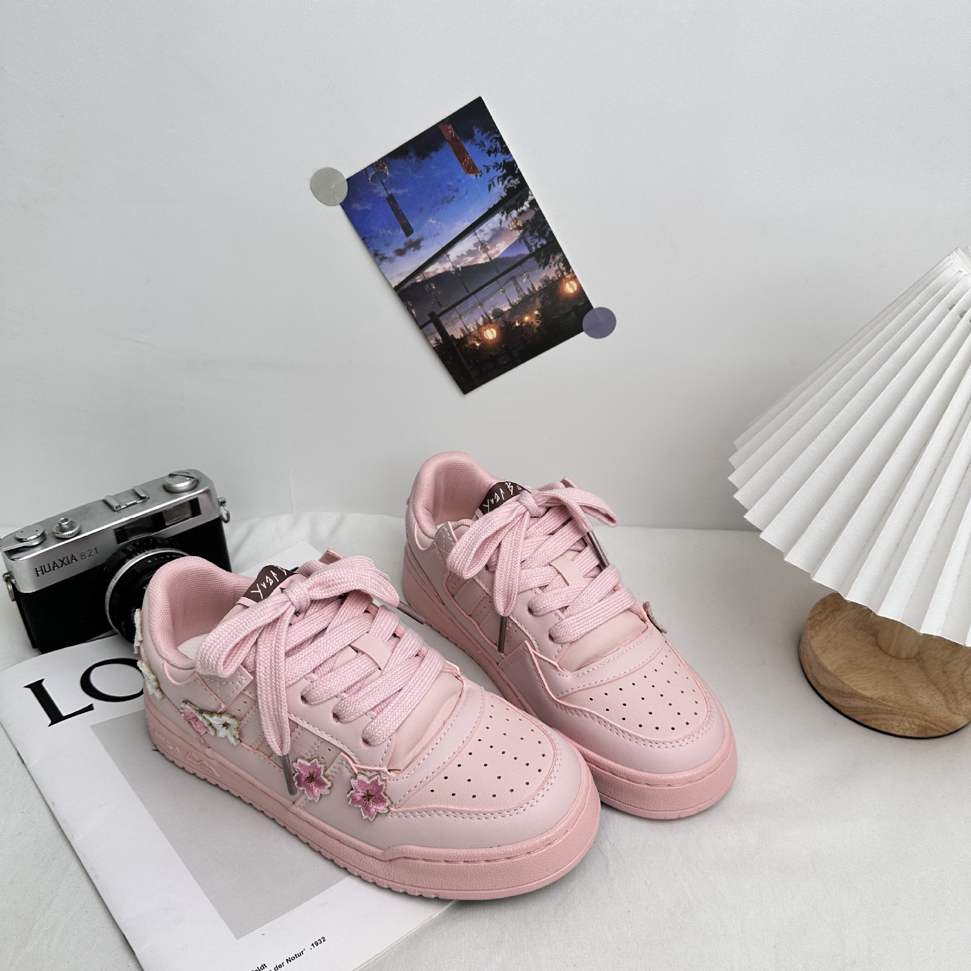 Leche en polvo de onda lejana, suela gruesa, zapatos de entrenamiento alemanes, zapatos de cuero de primavera para mujer 2025, zapatos blancos para estudiantes chic, zapatos casuales