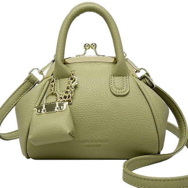 Venta al por mayor primavera y verano nuevo estilo bolso femenino retro bolso de clip bolso de mano moda todo fósforo bolso pequeño de mensajero de un solo hombro femenino