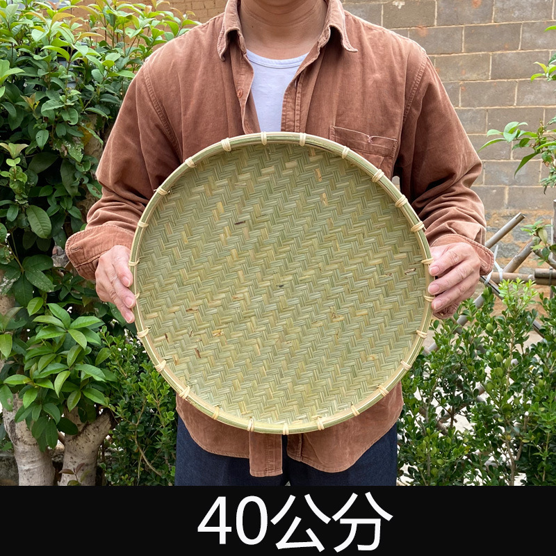 箕竹は箕竹ふるいを編んで手作りの竹製品の竹の絵馬を干します。|undefined