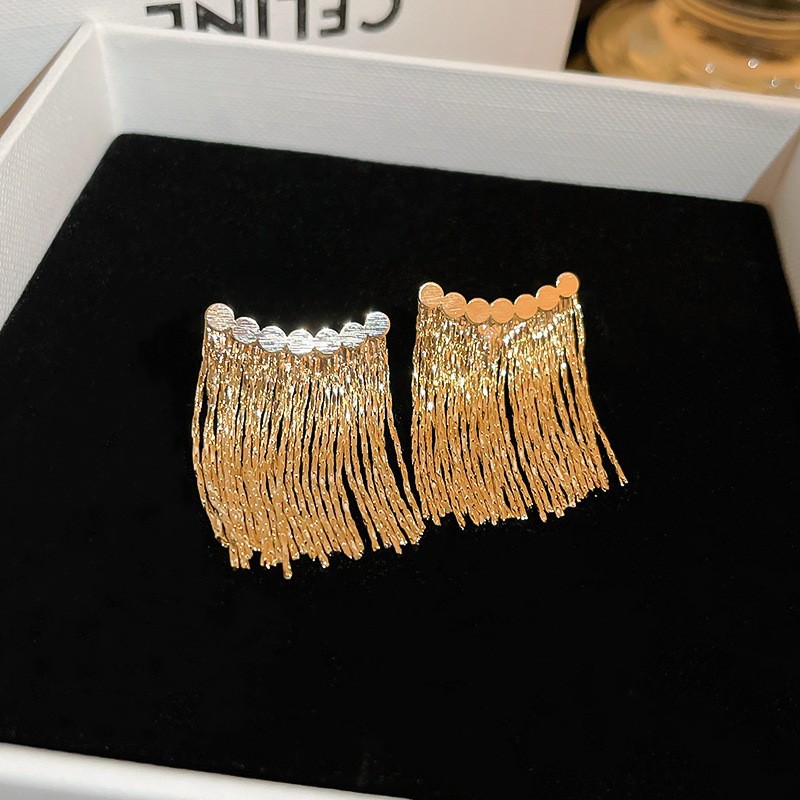 Pendientes de borla de flor de metal con aguja de plata Pendientes de temperamento de moda Pendientes exagerados de nicho europeo y americano