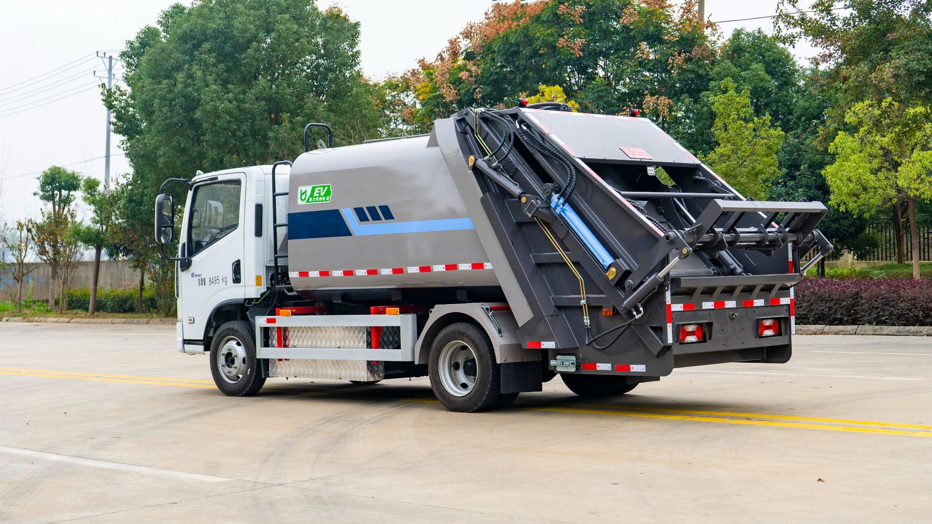 Saic Light Truck New Energy Compression Garbage Truck 7 Cubic Meters Municipal Street New Energy Electric Cleaning Garbage Truck