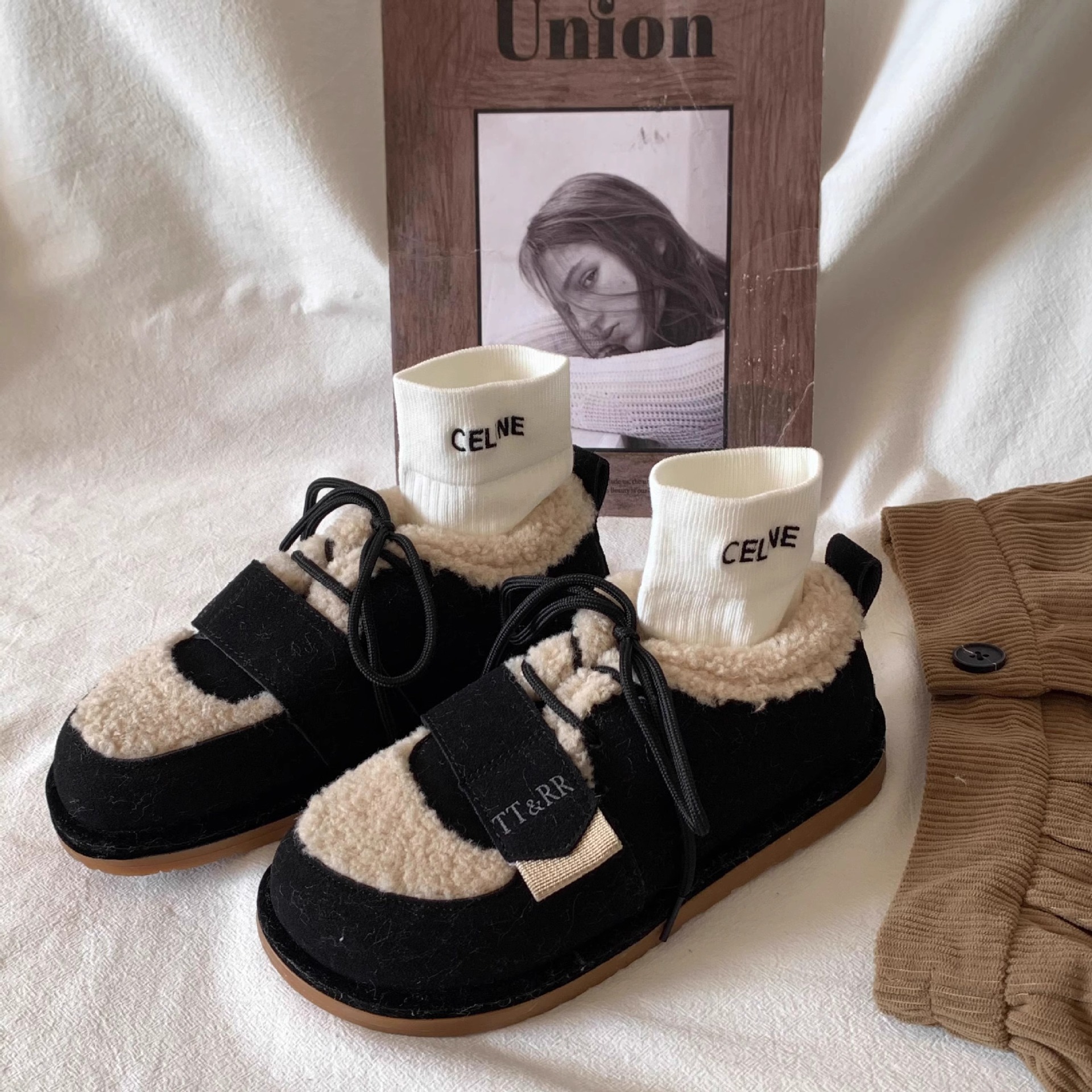 Calore ~ Stivali innevati da donna 2023 Nuovo calore invernale, peluche e peluche addensato, scarpe di cotone brutte e carine_voghion.com