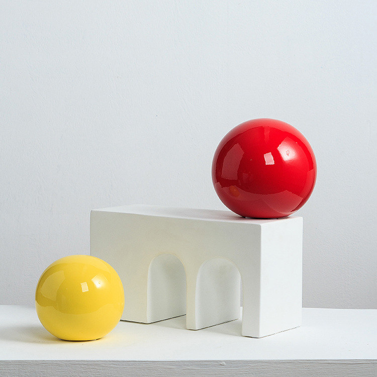 Red spherical decorations for home use for hotel