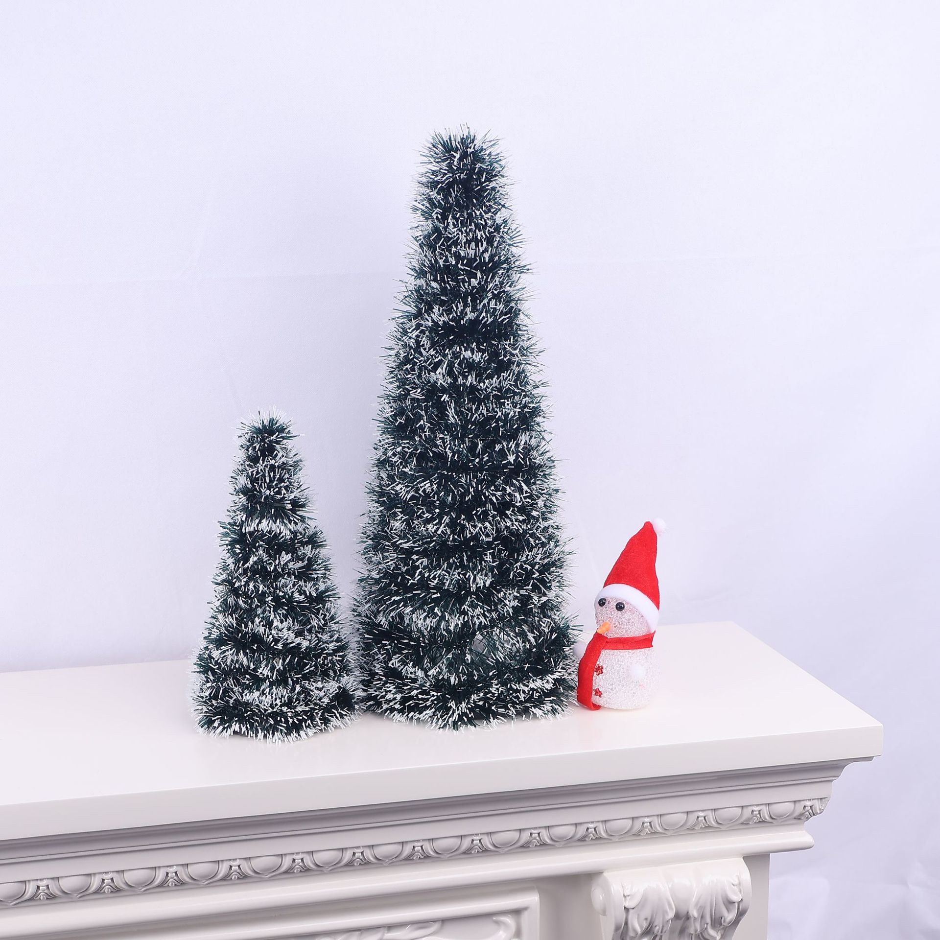 Torre de Navidad Decoración de árbol de Navidad Fruta roja Hoja verde Corona de Navidad Corona de borde blanco Escena de Navidad Decoración de tela