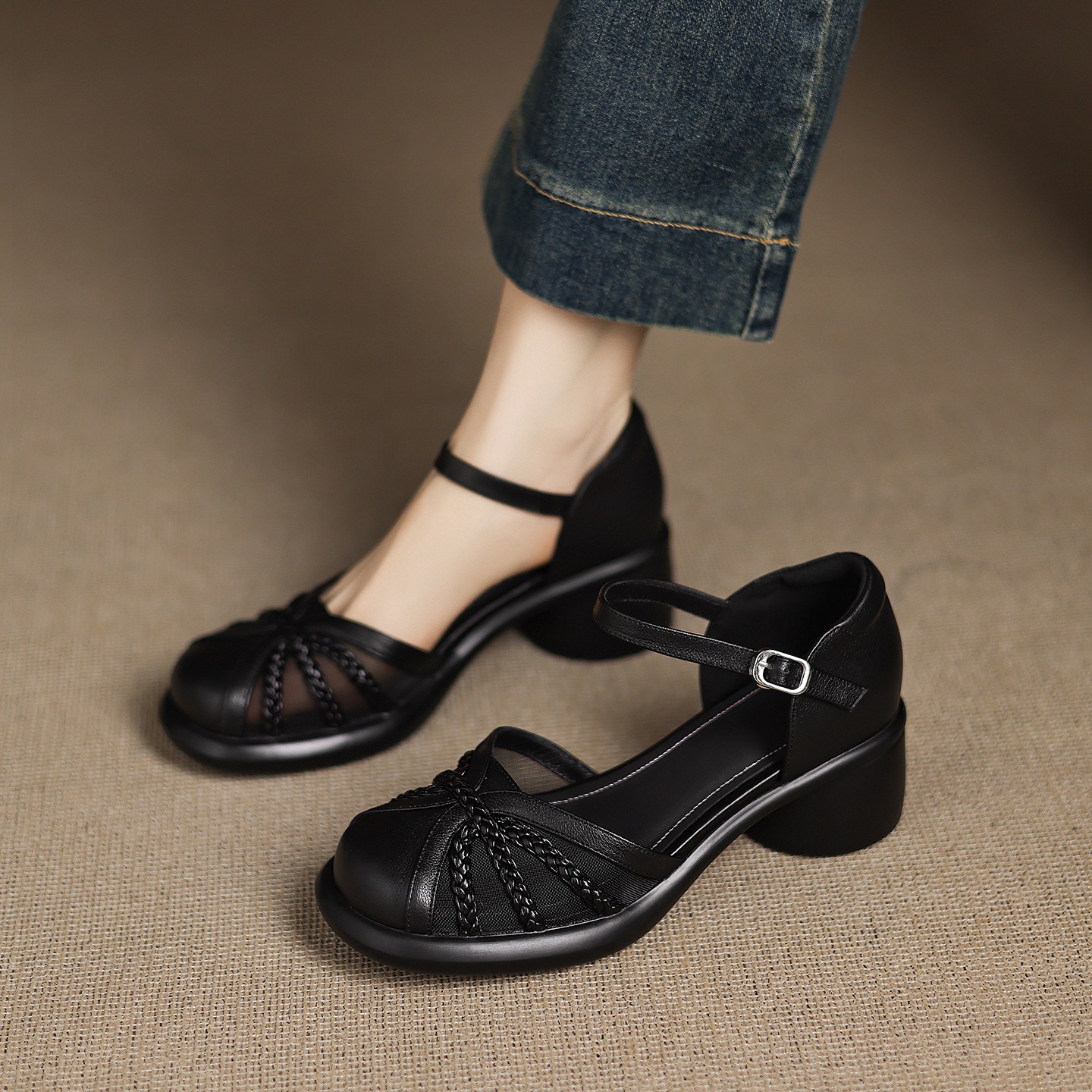 Sandal quai ngang nữ mũi bao da bò gót dày kiểu La Mã lưới rỗng — đen