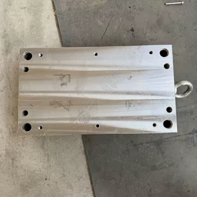 Mold Opening Injection Molding Customized Avtomobil hissələri qəlibləri