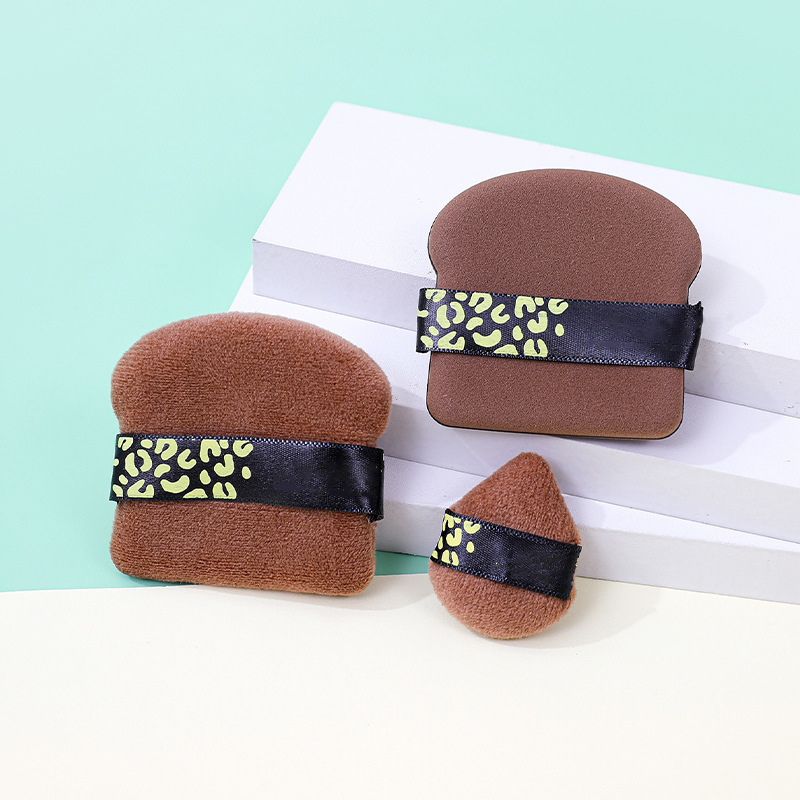 Toast, polvo de chocolate, marshmallow seco y húmedo, pan de doble propósito, esponja de maquillaje, almohadilla de aire, polvo de lana corta en forma de dedo.