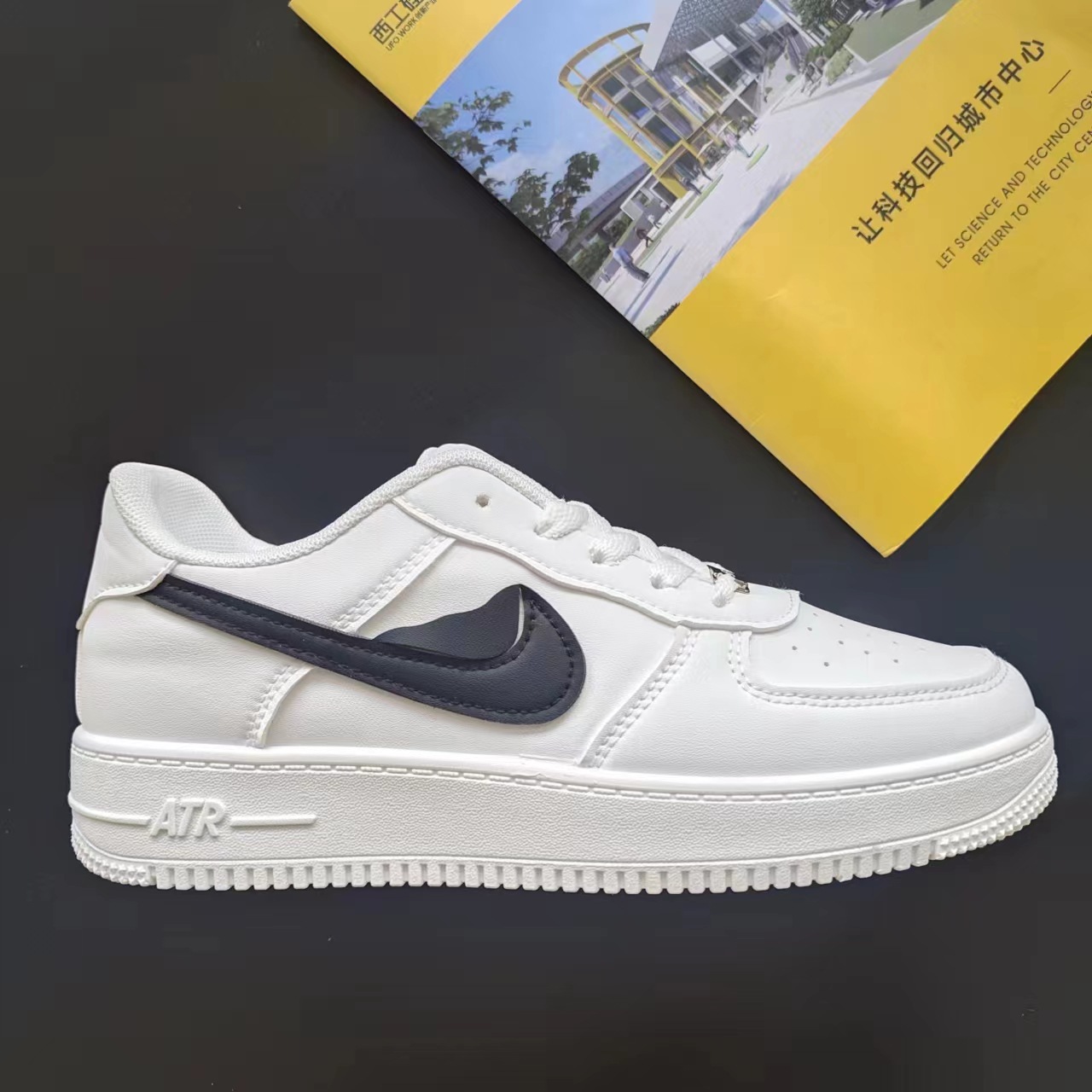 2025 nuevo estilo de pareja de corte bajo estudiante ligero zapatillas AJ a juego de color moda zapatos blancos de mujer hombre salvaje