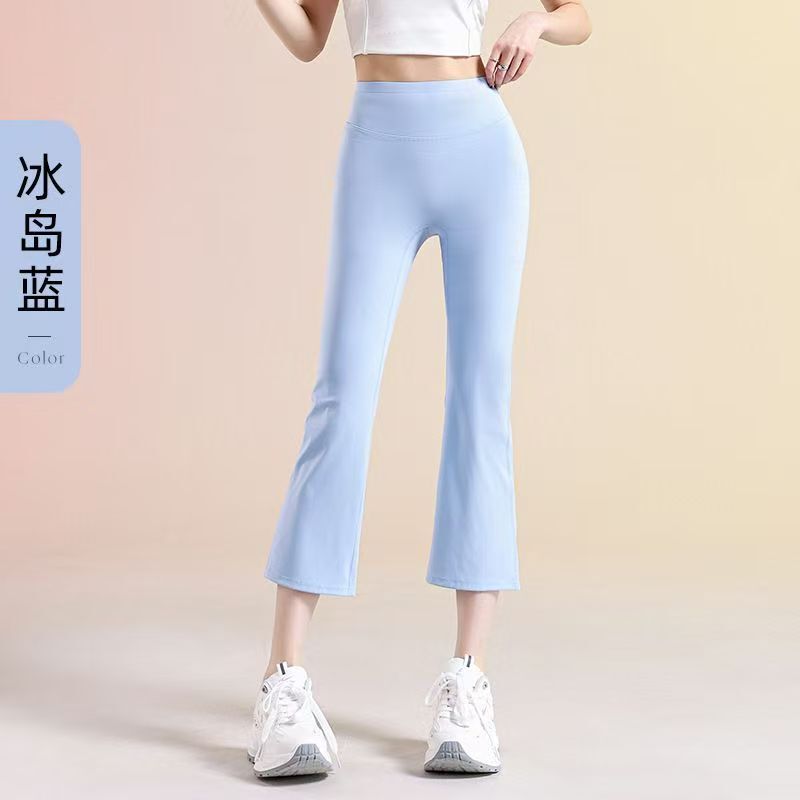 秋の新作、ハイウエストで細見え、ヒップアップ効果のある、微フレアのスモールパンツ。外でも着られる、バービーヨガパンツのような8分丈のレギンス。|undefined