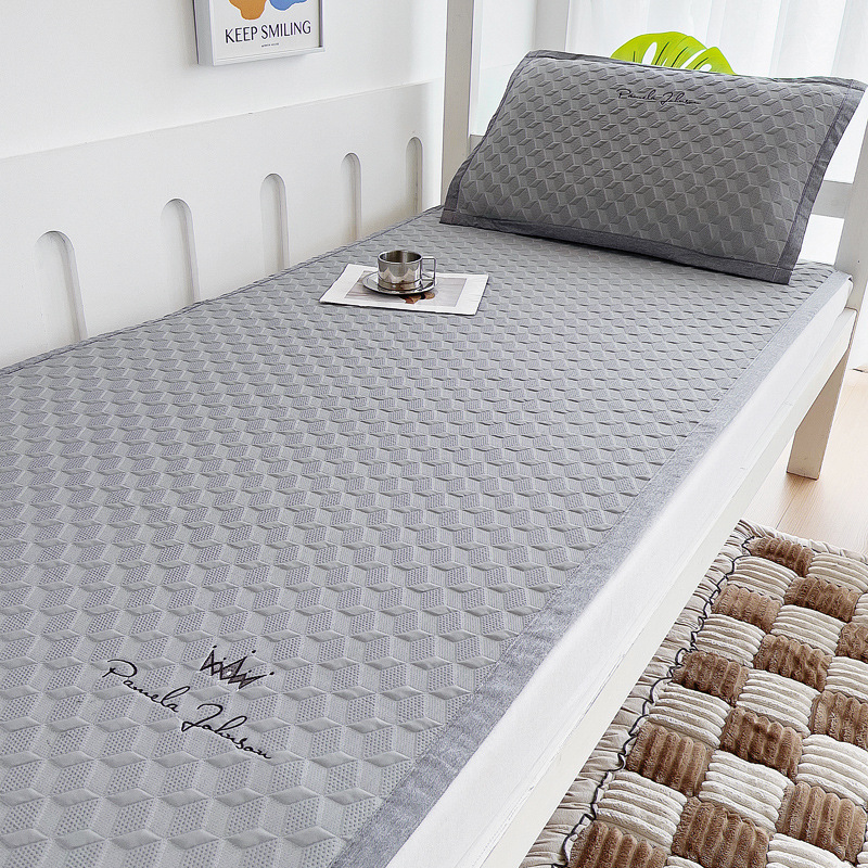Clase A dormitorio de estudiantes estera de seda helada, fresco en verano, estera de guisantes con aire acondicionado, litera individual de dos piezas, lavable a máquina