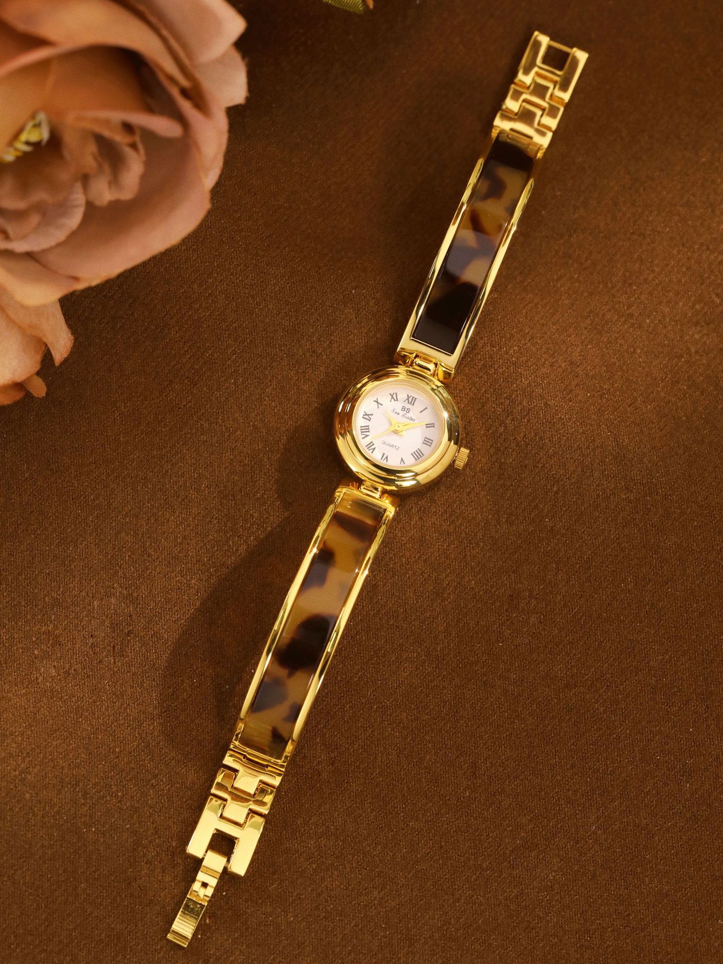 Simple Style Classic Style Solid Color Jewelry Buckle Quartz Watch Women's Watches display picture 21