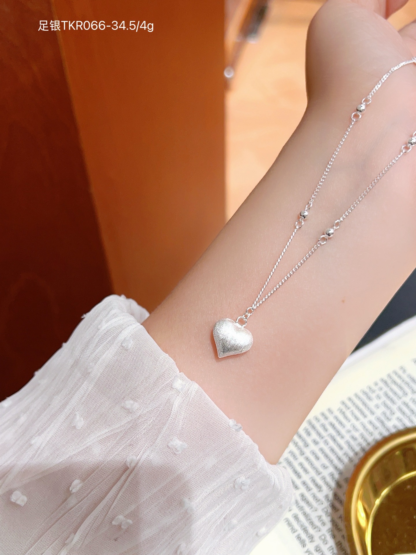 S999 plata esterlina mariposa flange collar de cuatro hojas diseño de nicho femenino de alta calidad lujo ligero cadena de clavícula para regalar a su novia