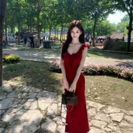 2026夏季御姐风独特超好看红色修身包臀吊带连衣裙绝美不撞款长裙