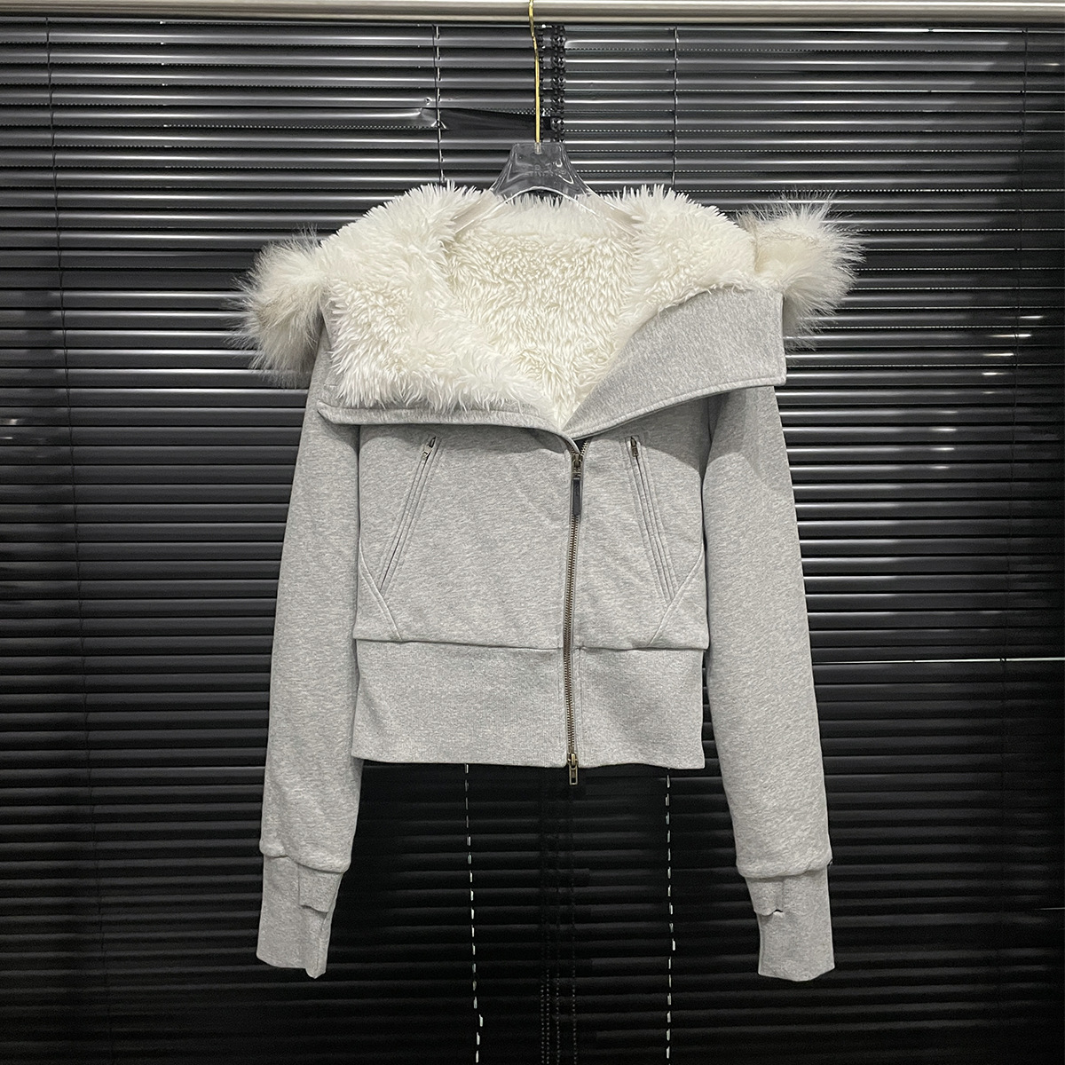 在庫あり RA***秋冬フード付きファー襟付き裏起毛ショート丈スウェットジャケットレディース着痩せ効果ジッパー付き綿入りジャケット