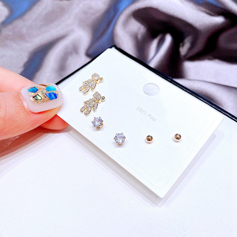 Aguja De Plata De Ley Refinada Zircon Micro Incrustaciones Pequeños Aretes De Oreja Dulce Oso Pequeño Pendientes De Moda Japonesa Y Coreana display picture 3