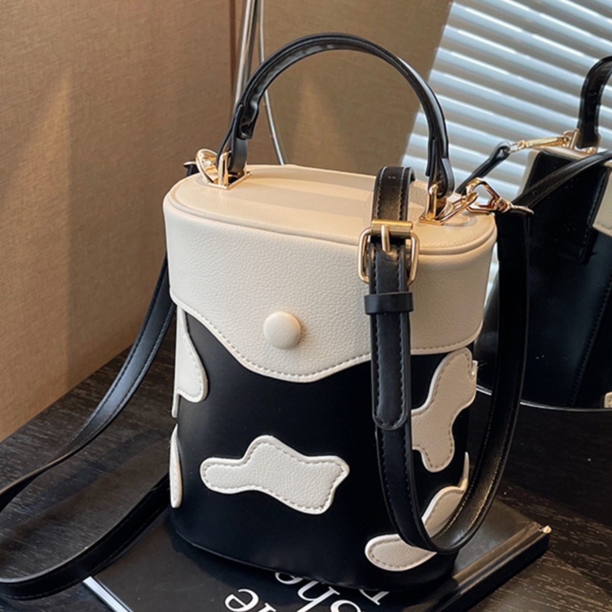 Κορίτσι χαριτωμένο μικρό 2024 νέα άνοιξη/καλοκαίρι χειρός κυλινδρική ευέλικτη τσάντα χιαστί με έναν ώμο_voghion.com