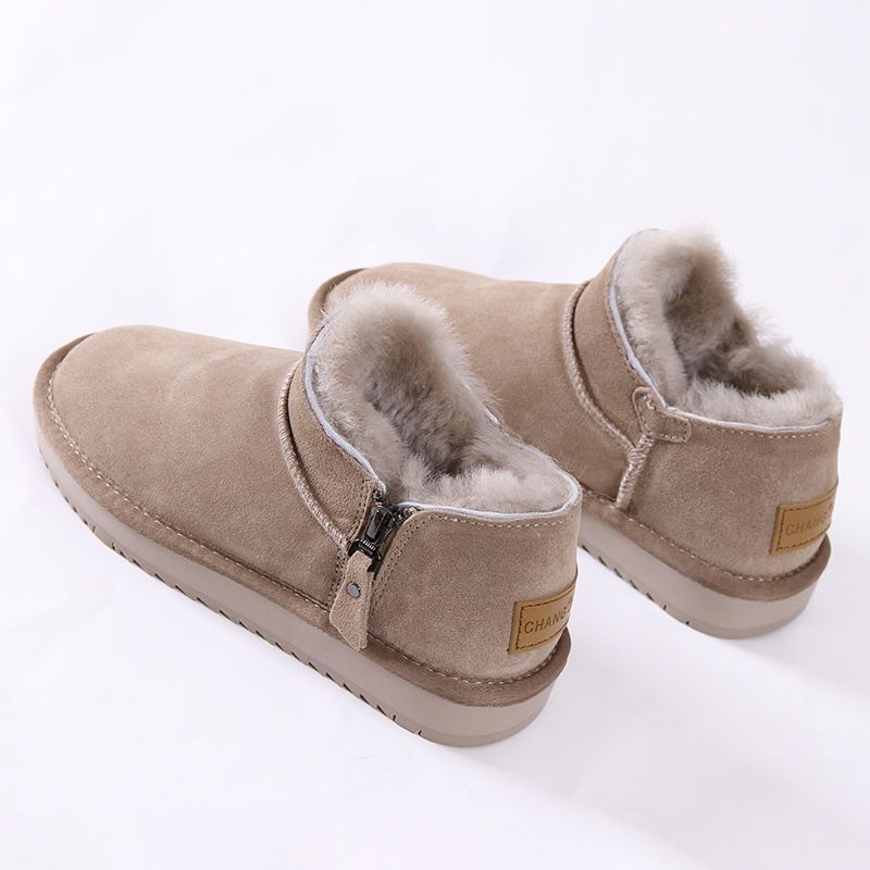 Botas de nieve cortas para mujer 2023 nuevas botas bajas de cuero suave forradas de lana engrosada estudiante cálido zapatos acolchados de algodón de suela gruesa botas cortas de moda