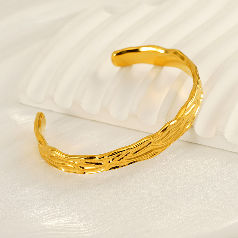 Europa y América acero titanio irregular pulsera de lava ajustable INS viento de alta calidad pulsera de acero inoxidable mujer