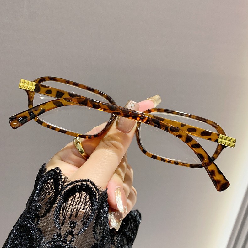 Gafas de presbicia transfronterizas estilo caliente moda HD hombres y mujeres de mediana edad y ancianos con gafas de lectura ligeras de lujo anti-luz azul