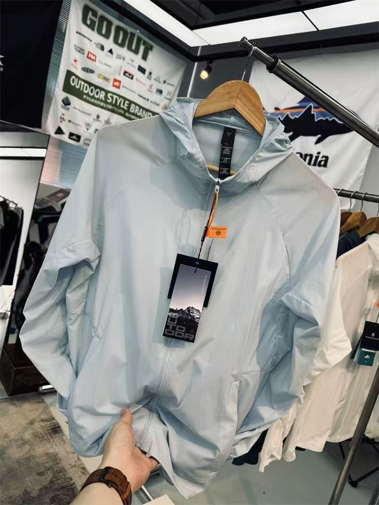 25 New Lightweight, Non-Sensory, Quick-Drying, Breathable, Water-Repellent Men's Outdoor Sports Stand-Up Collar Sun Protection Jacket, Fishing Jacket