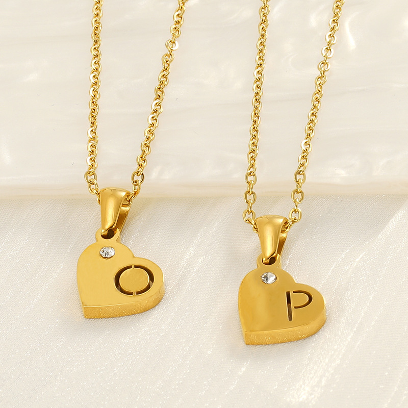 Europa y los Estados Unidos viento acero titanio amor colgante de diamantes 18K letras inglesas hueco collar de clavícula de acero inoxidable mujer