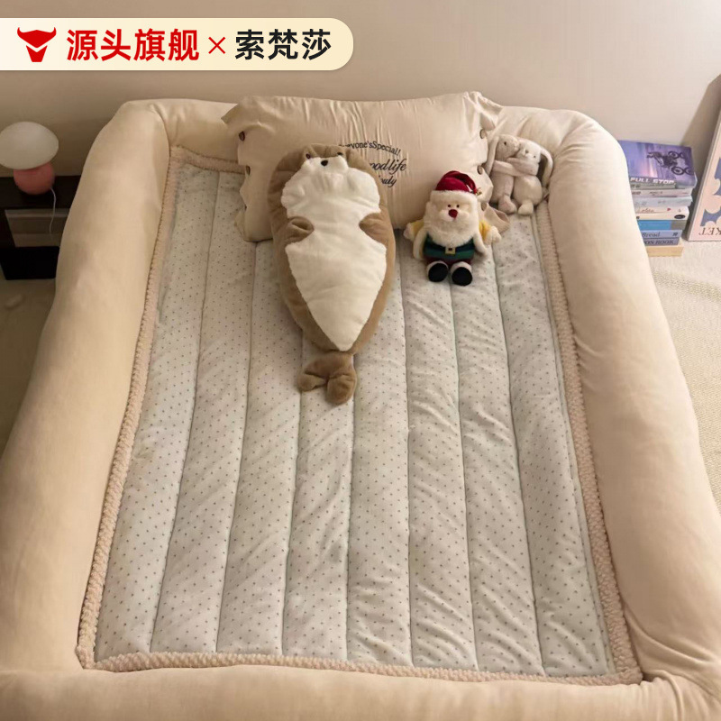 Cozy Little Nest for Girls, Homey and Safe, Milk Velvet Full-Coverage Bedroom Bed, Plush Warm Bed Mattress Cozy Little Nest for Girls, Homey and Safe, Milk Velvet Full-Coverage Bedroom Bed, Plush Warm Bed Mattress