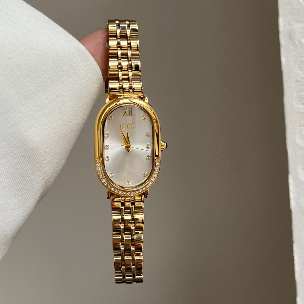 Watch Classification Casual Elegant Luxurious Oval Butterfly Double Snap Quartz Watch