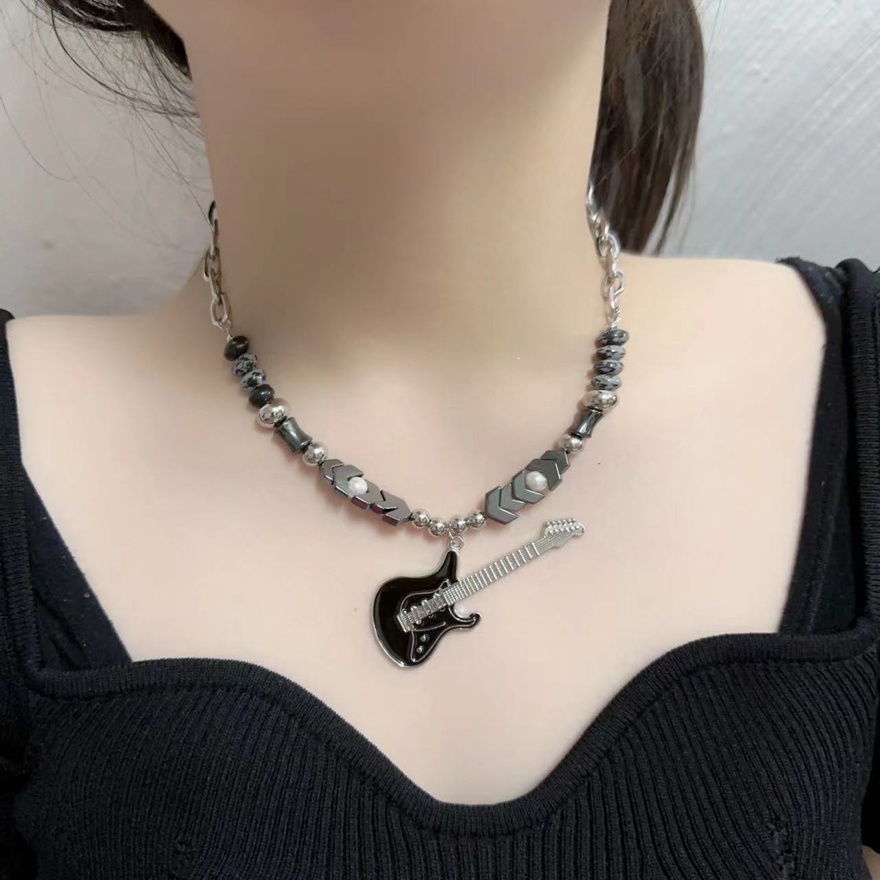 朋克搖滾暗黑火焰吉他吊墜項鍊女小眾個性設計甜酷時尚百搭鎖骨鏈