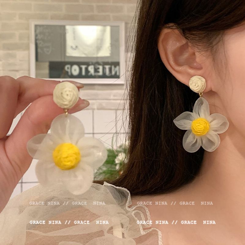 Vacancias suave hilo de malla brilla petal pendientes 2026 nuevo super temperamento perla perla hermosa joyas de orejas