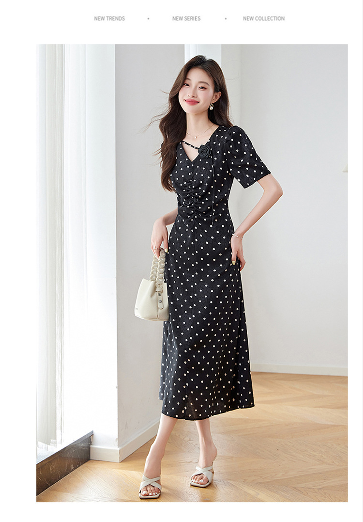 Đầm chấm bi tay phồng cổ V eo thắt dây dáng dài Z5627 — Màu đen, Màu trắng chi tiết 22