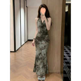 绿色新中式印花V领扎染挂脖露背连衣裙女装夏季性感包臀 大码长裙