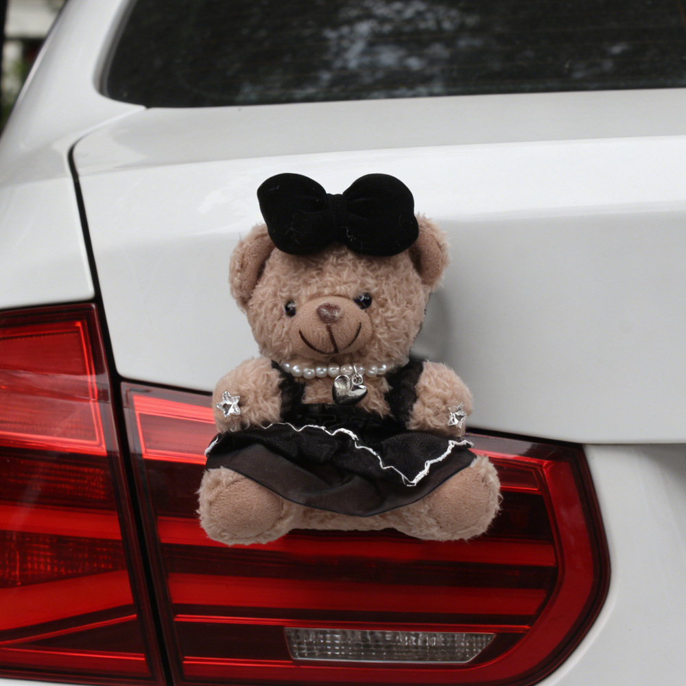 Colgante de coche Colgante trasero Dibujos animados lindo oso trasero trasero muñeca adorno pegatina baúl fuera del coche muñeca