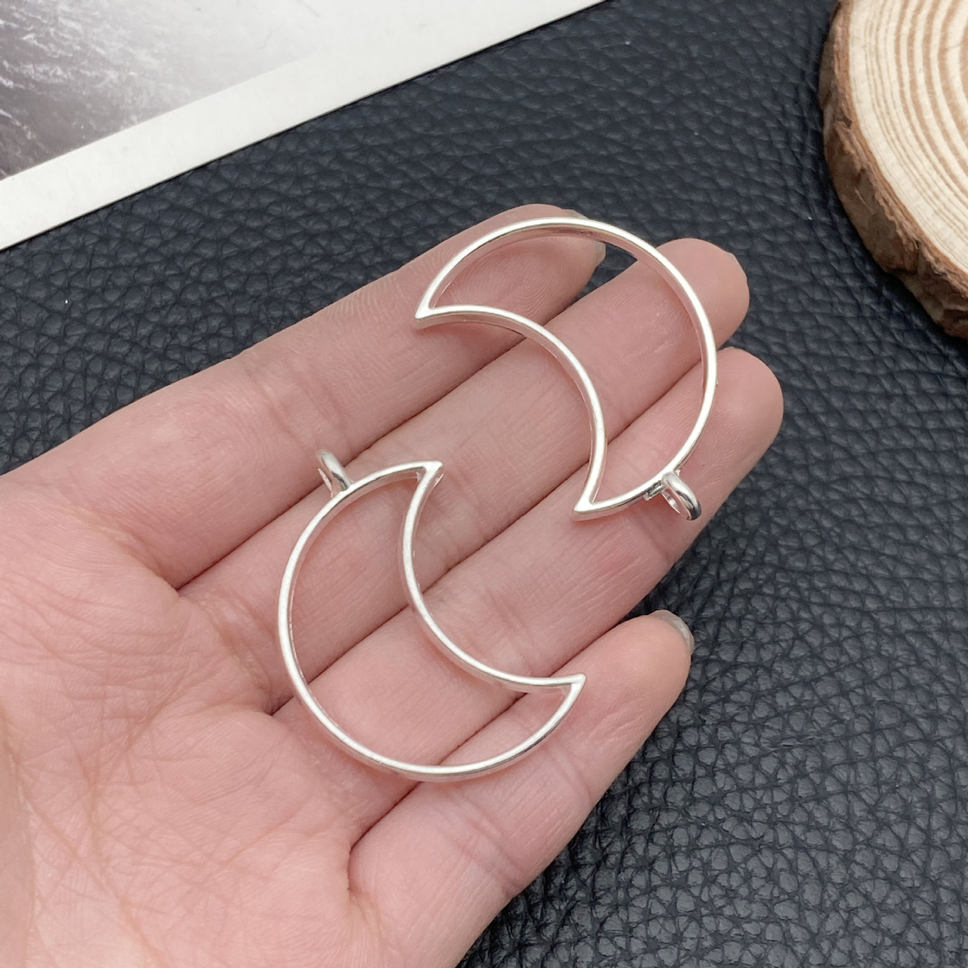 22254-LJ-亮银锌合金月亮形相框边框37x26mm-3