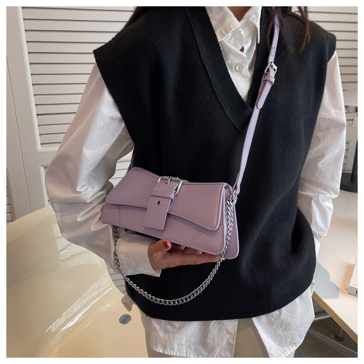 Women's Small Pu Leather Solid Color Vintage Style Magnetic Buckle Shoulder Bag display picture 5