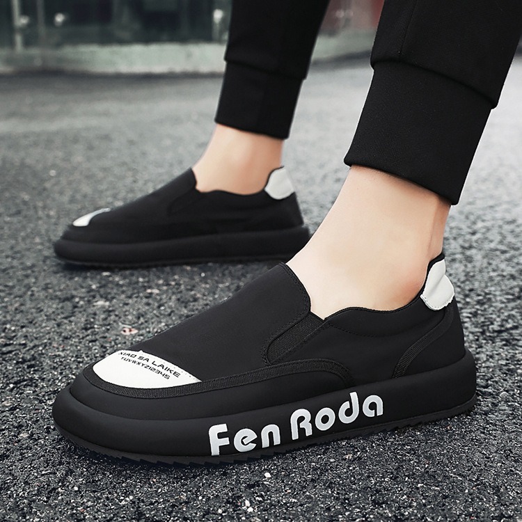2024 nuevos zapatos perezosos de un pie de primavera y verano, zapatos de tabla casuales bajos transpirables, zapatos de lona, zapatos de tela viejos de Beijing para hombres