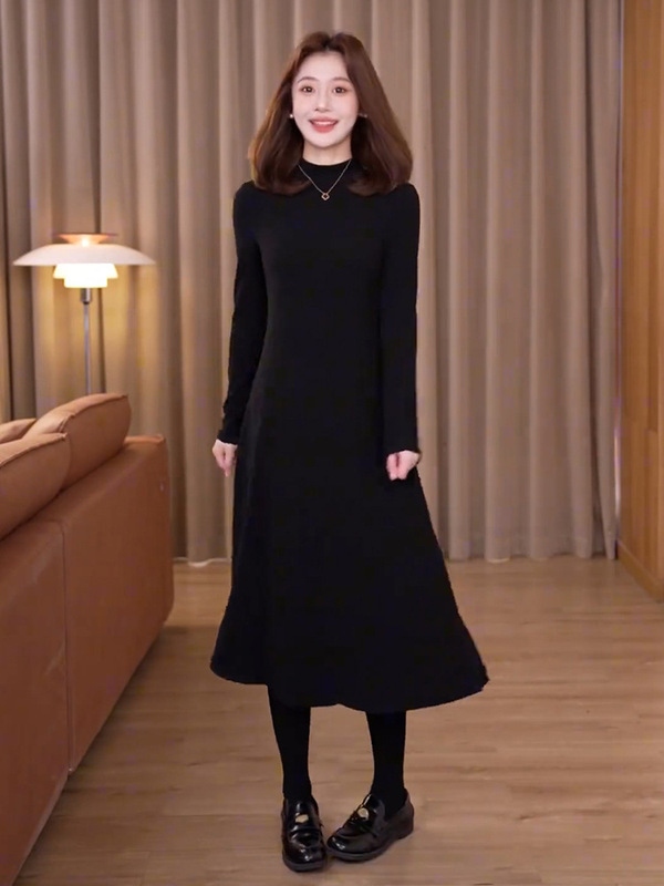 Black Petite Knitted Sweater Dress for Women in Autumn and Winter New Style with Coat and Long Skirt Underneath