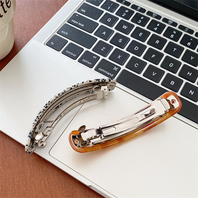 Elegante haarclip voor dames voor het maken van updo's_voghion.com