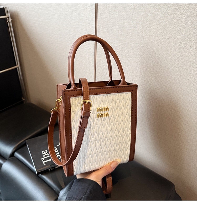 This year, the "Small Bag Women 2025" new trendy summer fashion, versatile and niche design hand-held shoulder crossbody bag is in vogue undefined