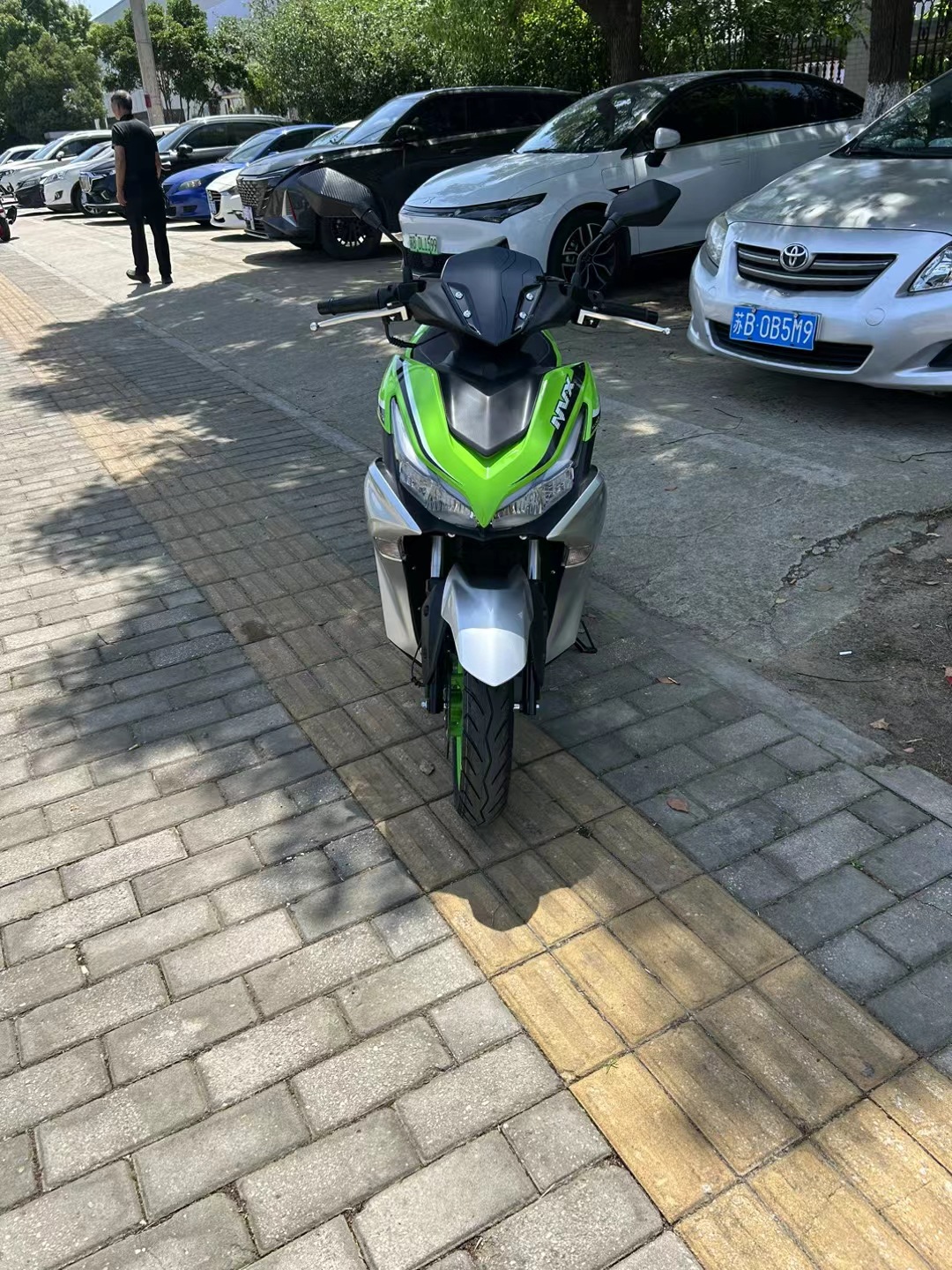 Factory Direct Sales Nvx Fuel-Powered Motorcycle Adult Mobility Scooter 150Cc Large-Displacement Street Bike Motorcycle