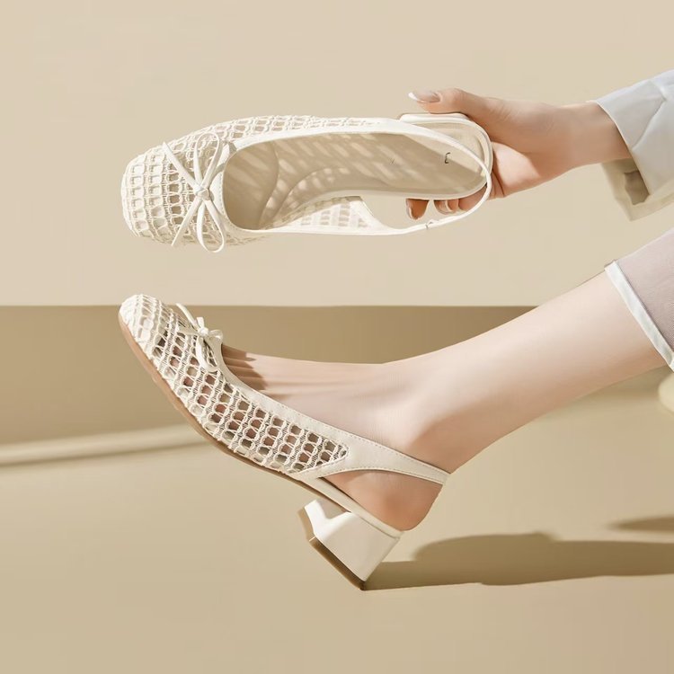 Sandalias retrógradas francesas cuadradas con arco hueco para mujeres verano 2026 nuevo tacones con sandalias de cabeza