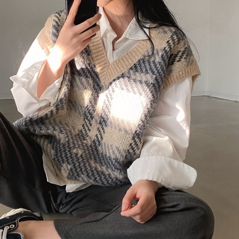 Retro con cuello en V Plaid Chaleco de punto para mujer Otoño e Invierno ropa exterior suelta pequeño chaleco suéter fresco 2023 Nuevo