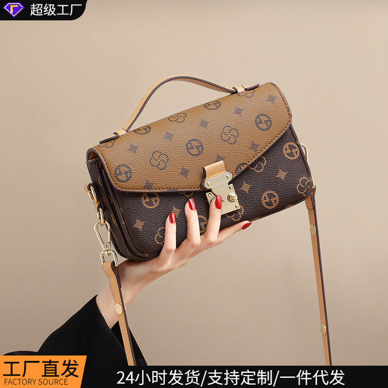 2026 New Women's Bag Autumn and Winter Crossbody Bag Small Chain Handbag Versatile High-End Light Luxury Small Square Bag