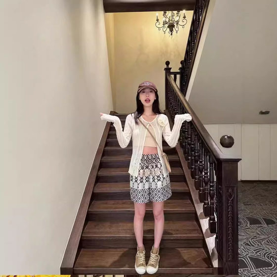Blum @ rine French Gentle Style Pure Desire Lazy Foreign Style Three-dimensional Flower Age-reducing creamy-white Knitted Cardigan Women